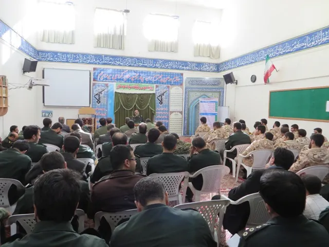 برخی باور ندارند آمریکا دشمن است/باید با زبان اقتدار با آمریکا صحبت کرد