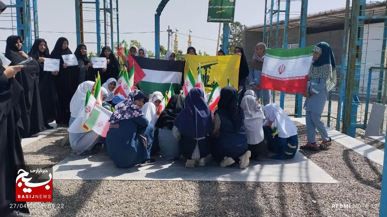 تجدید بیعت دانش آموزان بسيجی با آرمان های شهدا