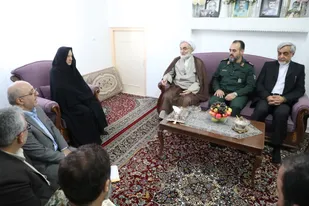 دیدار فرمانده سپاه قدس و نماینده ولی&zwnj;فقیه در گیلان با خانواده شهدا در رشت