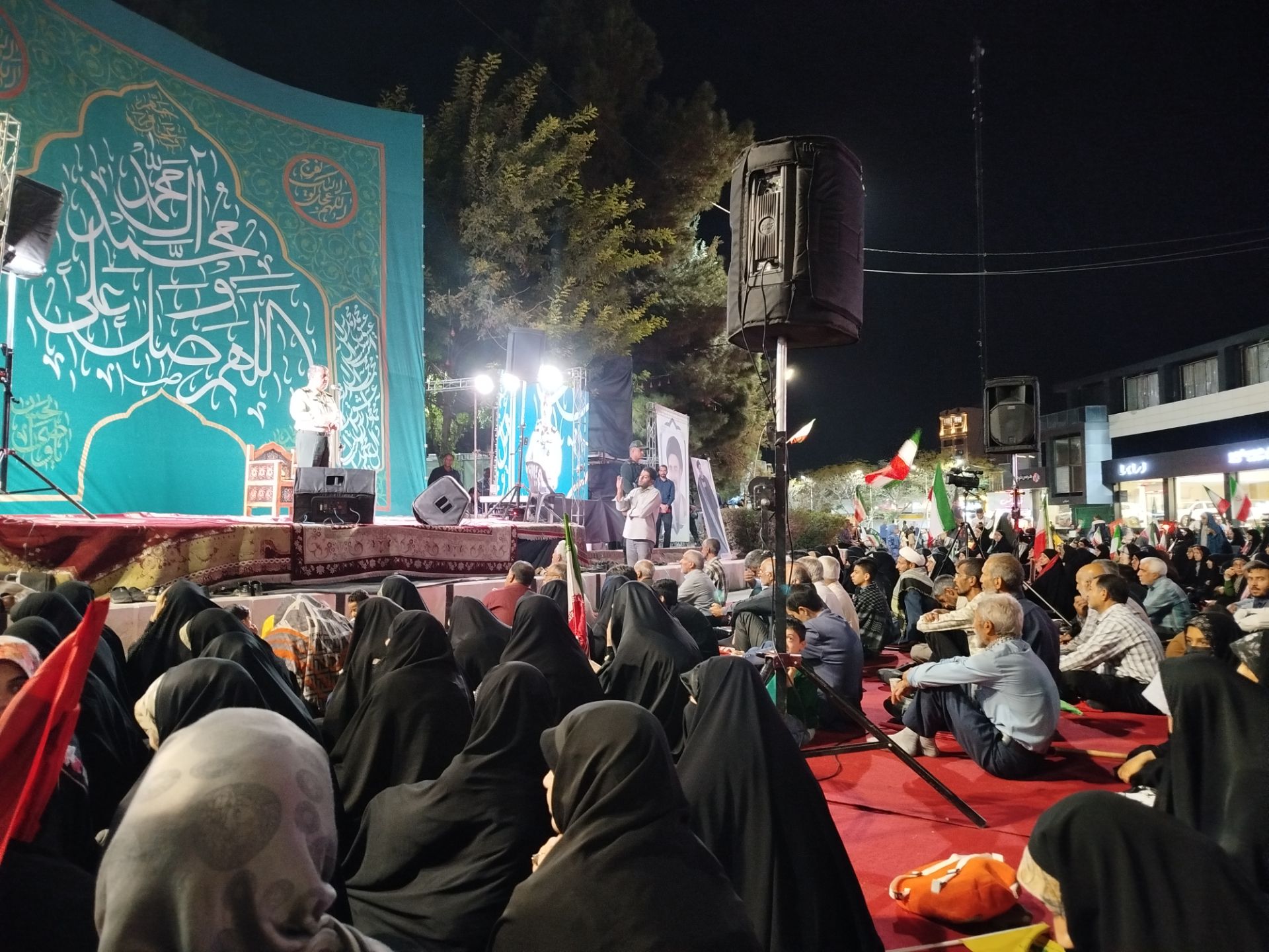 ۲۲۱ شب عهد مردم دیار حاجقاسم در میدان کوثر کرمان ۲۲۱ شب عهد مردم دیار حاجقاسم در میدان کوثر کرمان