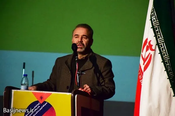 هنرمندان با به تصویر کشیدن ارزش‌ها و اندیشه‌های انقلاب رسالت خود را انجام داده‌اند