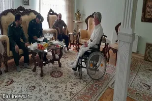 دیدار فرمانده حوزه شهید نیاوند ملایر با خانواده جانباز قطع نخاع