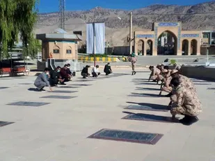 غبار روبی وعطرافشانی مزار شهدای شهرستان آبدانان