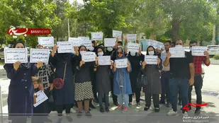 اعتراض جمعی از پرستاران مقابل استانداری کهگیلویه و بویراحمد/  287 پرستار استان در خطر بیکاری !!