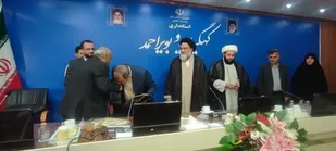 تجلیل از معلمان پیشکسوت توسط ستاد امر به معروف کهگیلویه و بویراحمد/ معاون استاندار بر دست معلم بوسه زد