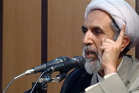 نفوذ بهترین روش در شرایط موجود برای دشمن است / مبارزه با استکبار یک شعار توخالی نیست
