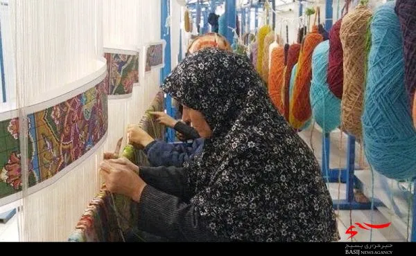 دشتستان ۲۸۰۰ بافنده فعال فرش دارد/ ۴۰۰ نفر بیمه هستند