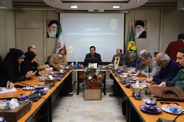 افتتاح ۱۳۲ پروژه برق به مناسبت دهه فجر در استان همدان/ ۸ نیروگاه خورشیدی فعال در همدان