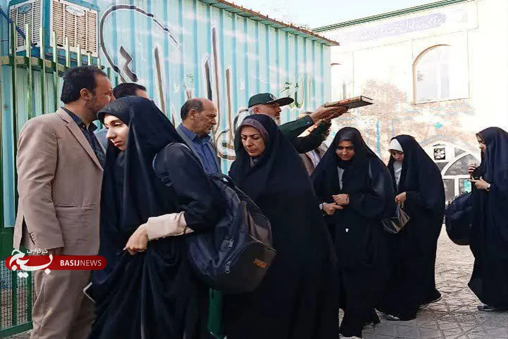 اعزام بسیجیان بهاری به مناطق عملیاتی غرب کشور اعزام بسیجیان بهاری به مناطق عملیاتی غرب کشور
