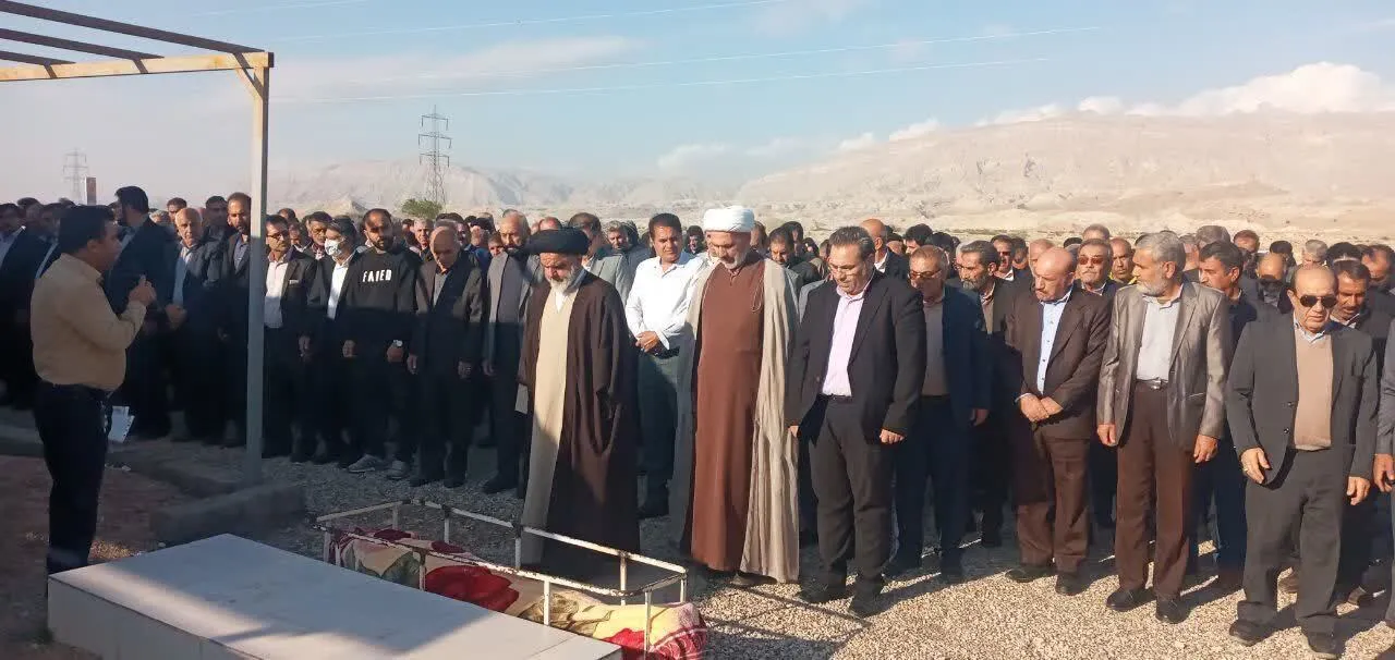 پدر شهید محمدعلی سرخی بر دستان مردم ولایتمدار دهلران تشییع شد