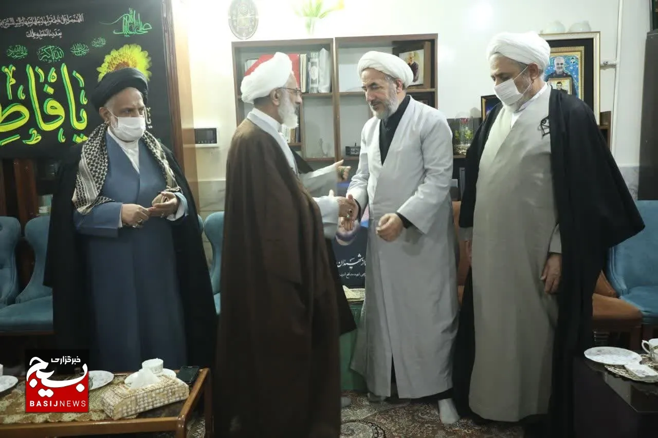 انگشتر متبرک رهبری به خانواده شهید مختارزاده اهداء شد
