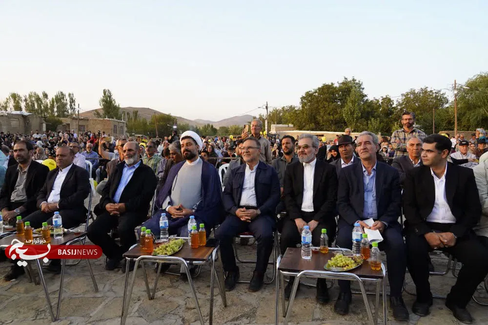 انگور بخشی از هویت، فرهنگ و اقتصاد ملایر است انگور بخشی از هویت، فرهنگ و اقتصاد ملایر است