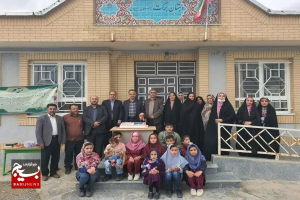 برپایی مراسم جشن و شادی در بین دانش‌آموزان روستای مرتع بلاغ