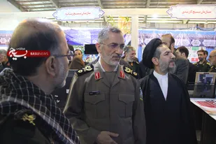 بازدید رییس دفتر نظامی فرمانده معظم کل قوا از نمایشگاه دستاوردهای 5 سال اخیر بسیج