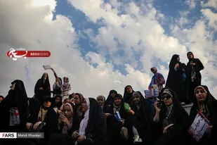 اجتماع بزرگ بانوان در کنار دریاچه خلیج فارس