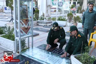 سردار قریشی جانشین سازمان بسیج مستضعفین کشور بر سر مزار سردار دلها +عکس