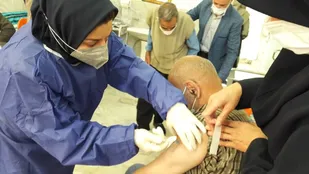 انجام مرحله دوم واکسیناسیون کرونا سالمندان مرکز ثامن الائمه شاهرود