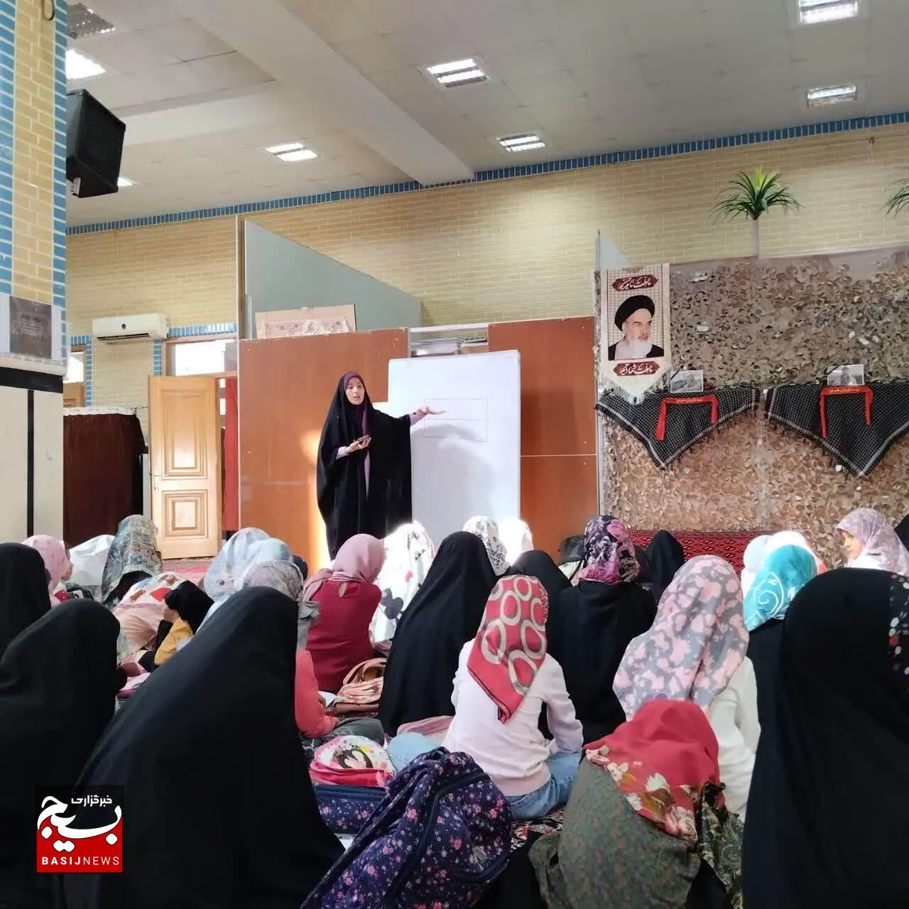 همزمان با فصل تابستان، مسجد امام سجاد (ع) به پاتوقی گرم برای کودکان تبدیل شده است