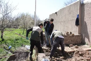 مرمت و بازسازی خانه محرومین در بخش کوهین