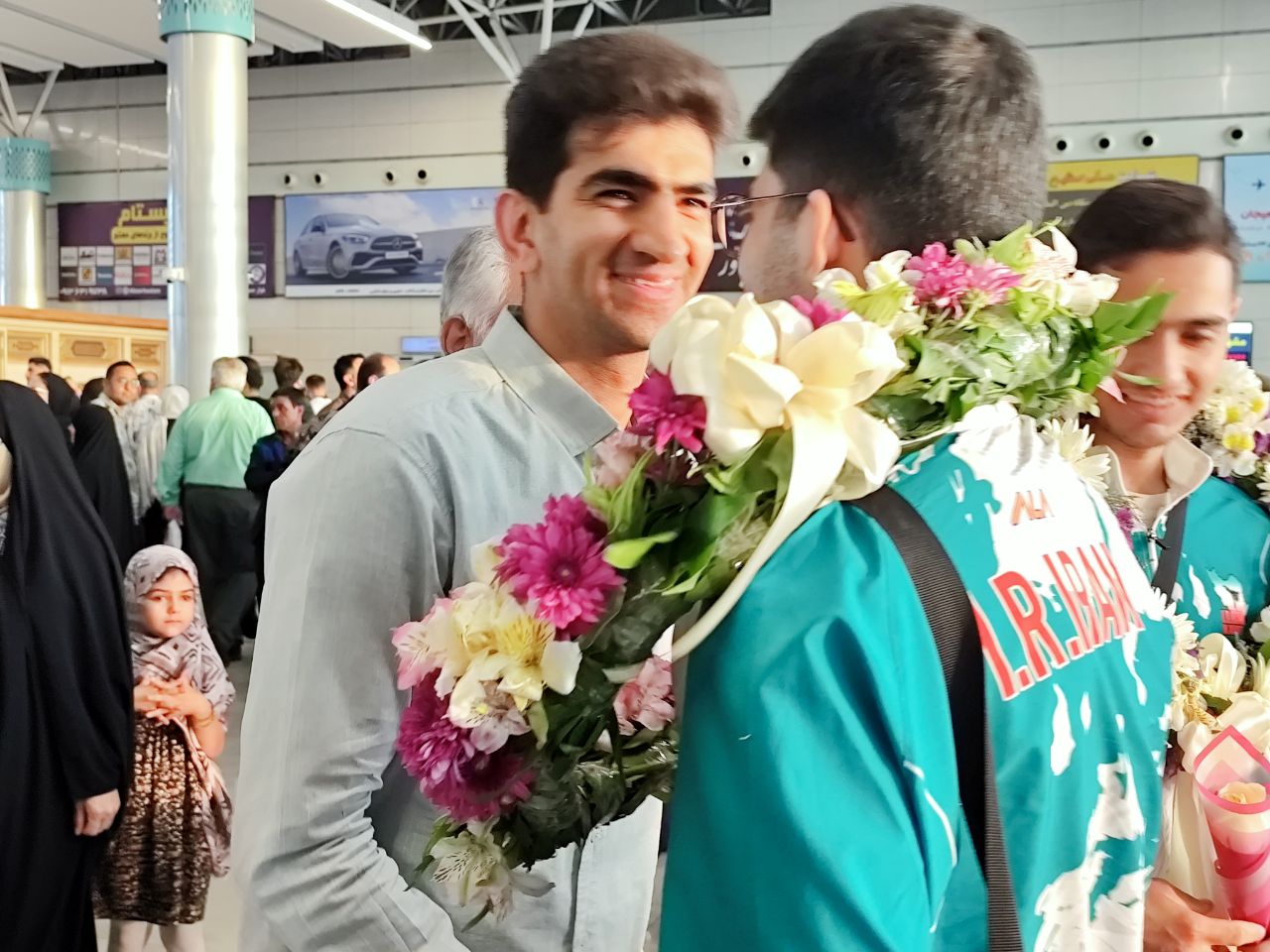 بازگشت سه کرمانی با پرچم عزت