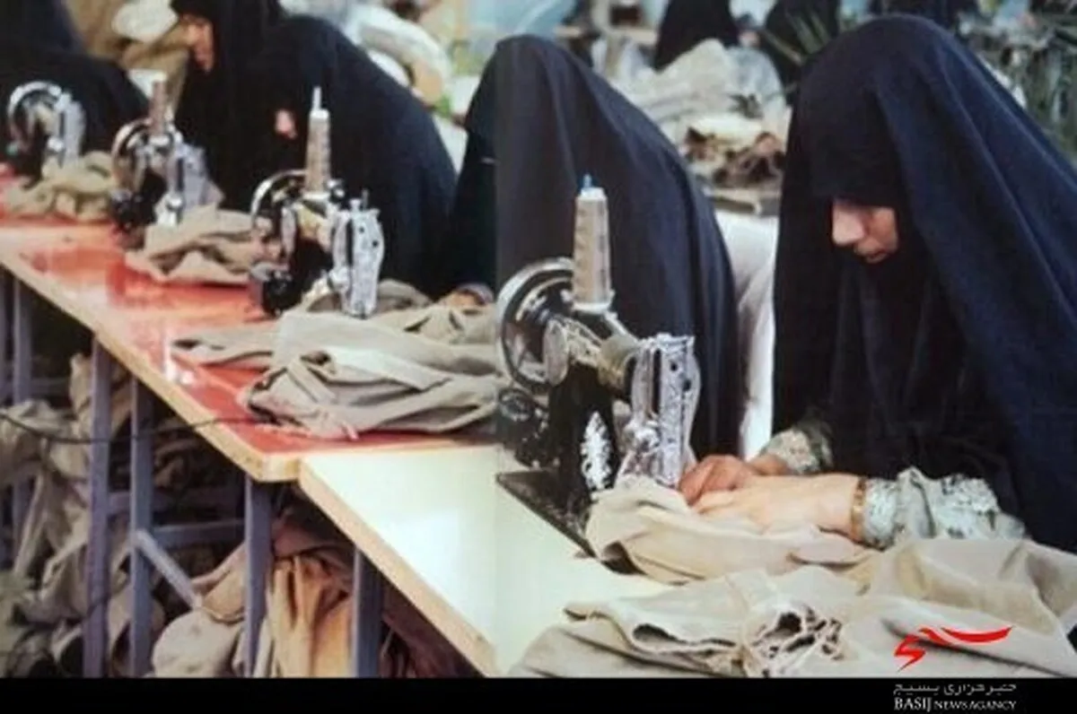 گفتگوی بسیج با بانوی جهادگر دوران دفاع مقدس
دوخت ملحفه رزمندگان با نور ضدهوایی