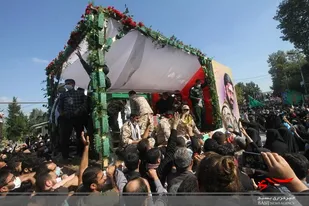 هزار سنگر شهیدش را در آغوش گرفت