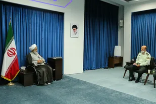 کارکنان عزیز نیروی انتظامی مردم را در احقاق حقشان یاری کنند