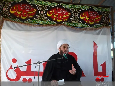 عاشورا معرفت و بصیرت دینی جامعه را ارتقاء می بخشد