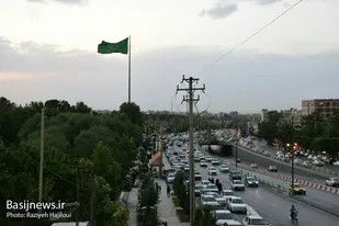 اهتزاز پرچم مزین به نام حضرت علی بن موسی الرضا(ع) در همدان