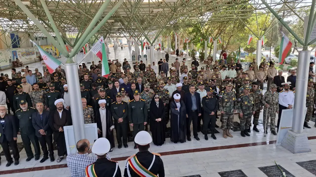 غبارروبی گلزار شهدای شهرستان بروجرد 