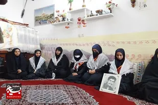 دیدار و تکریم خانواده ی شهدا به مناسبت آغاز دهه مبارک فجر در شهرستان ایرانشهر برگزار شد