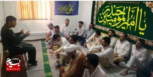 نشست بصیرتی با حضور جناب سرهنگ کمالی فرمانده ناحیه مقاومت بسیج سپاه بندر خمیر در شرکت دریا ساحل برگزار گردید.