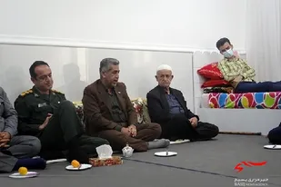دیدار جمعی از مسئولین شهرستان دشتی با مجروح جنایت تروریستی حرم شاهچراغ