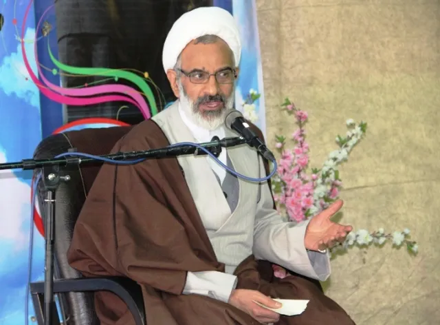جبهه استکبار در تقابل همه جانبه با جبهه انقلاب است