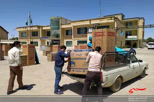 توزیع لوازم خانگی بین سیل&zwnj;زدگان به همت بسیج سازندگی سپاه بهار