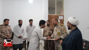 تجلیل از مسئول بسیج جامعه پزشکی و همکاران در سراوان