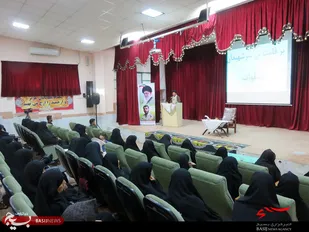 نقش زنان در پیروزی انقلاب و دفاع مقدس تعیین کننده بود