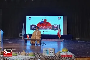 دشمن سعی دارد با رواج بی عفتی و برهنگی جوانان را جذب کند