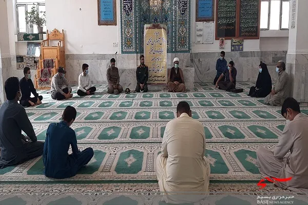دانش آموزان آینده سازان انقلاب اسلامی هستند