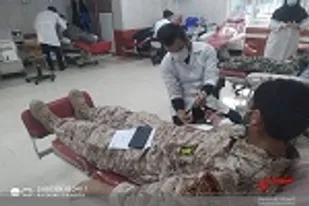نشست بصیرتی، نذر خون توسط بسیجیان پایگاه شهید قادری در زاهدان برگزار شد