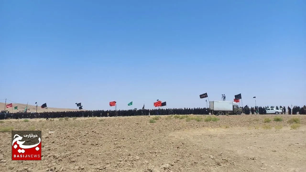 اوج وحدت و همدلی در مرز صالح آباد، زیر بیرق حسین(ع)/شکوه آیین های عزاداری تاسوعا و عاشورای حسینی در این شهرستان + عکس و فیلم