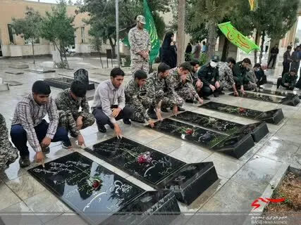 شهیدان ستارگان درخشان آسمان تاریخ ایران زمین هستند