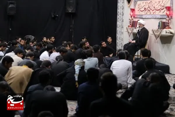 طلاب انقلابی در جنگ روایت ها باید قوی و هوشمندانه عمل کنند