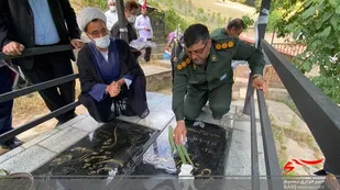 مرمت و باز سازی مزار مطهر شهدا در مرزن آباد
