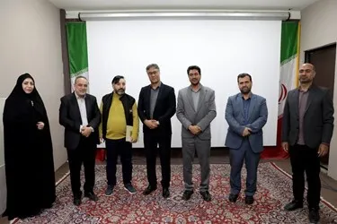 هنرمندان با هنر خود فضایی آرام را در جامعه ایجاد می‌کنند