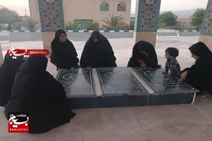 غبارروبی گلزار شهدای گمنام شهرنصرت آباد در آستانه تاسوعای حسینی