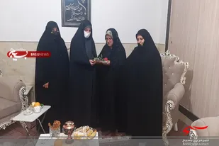 بانوان بسیجی پایگاه نرجس خاتون (س) با جهادگران بسیجی دیدار کردند.