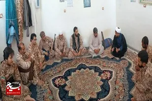 برافراشتن پرچم ایران به عنوان نماد ایستادگی و مقاومت