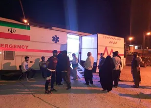 راه اندازی سامانه اورژانس سیار با حضور تیم های پزشکی و درمانی در روستای زنجیره علیا جهت انجام درمان اضطراری مصدومین و مسمومین