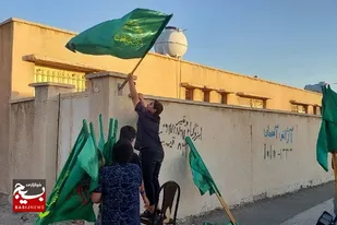 نصب پرچم عید غدیر بردرب منازل شهرک شهید شهریاری شهرستان دشتی